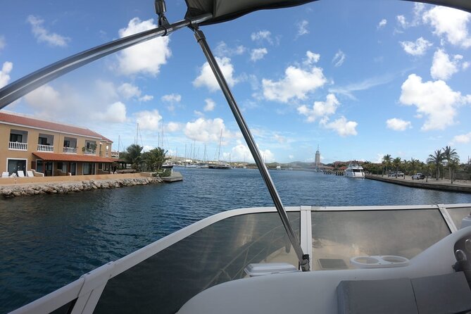 Yacht tour with local guide & snorkeling activities - Sailing out from Kralendijk by bus and dinghy