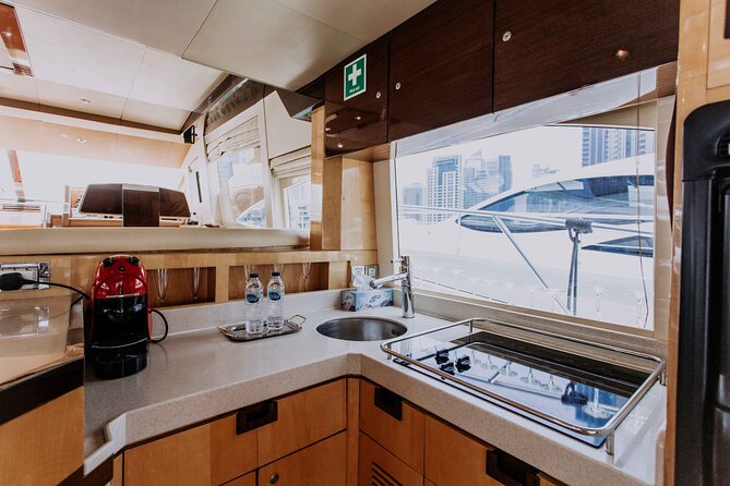 Yacht Trip Dubai : Book 56 ft Premium Yacht up to 21 people - Atlantis Hotel and the longer cruise options