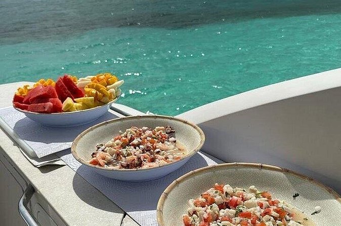 Yacht with visit to heaven cie service snorkell included - Food, drinks, and the value of the $850 price
