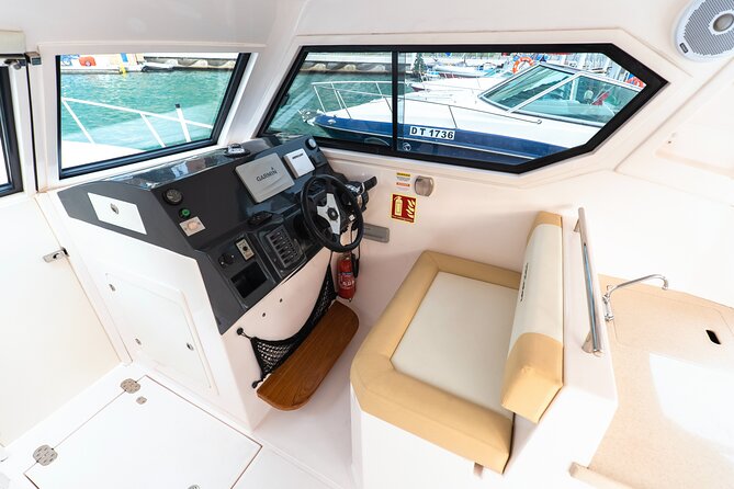 Yachting in Dubai: Book 36 ft Yacht Charter up to 10 people - Cruising toward Atlantis The Palm