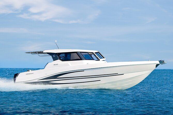 Yachting in Dubai: Book 36 ft Yacht Charter up to 10 people - What the private format is worth