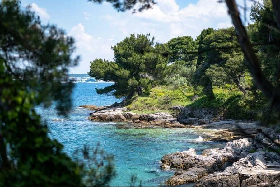 Zadar: 3 Islands Luxury Boat Tour with Aperol Spritz - Galovac: the final hour in the water